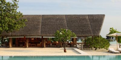 Cocoa Island - Dining - Faru Bar and Pool Crop